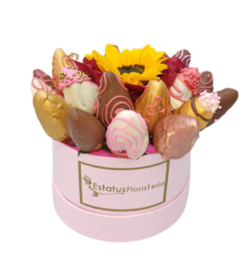 FLF021 – ARREGLO CON UN GIRASOL Y FRESAS AL CHOCOLATE