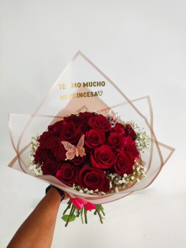 BOU049- BOUQUET DE ROSAS