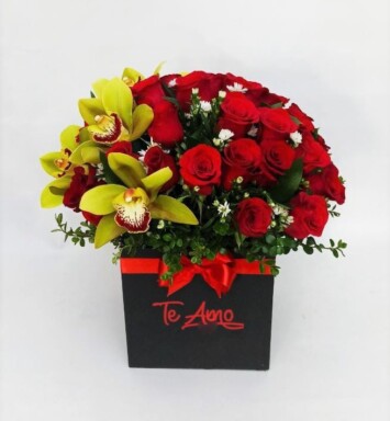 AMR0210-ARREGLO FLORAL AMOR