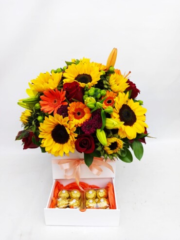 GIR025-ARREGLO FLORAL CON DULCES